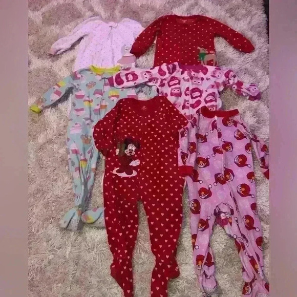 Carter's Other - Set of 6 footed pajamas 3 Carters 1 Sesame Street 1 Place 1 Disney size 2T